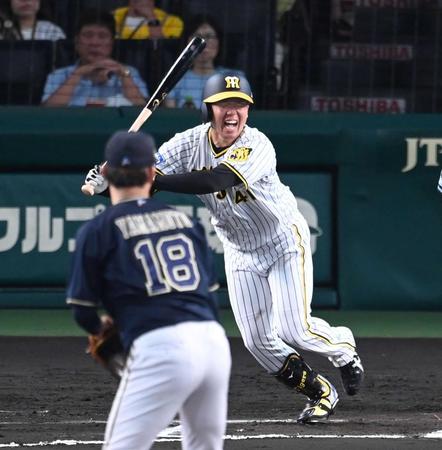 　６回、山本との“対決”に負け悔しがる村上（撮影・飯室逸平）