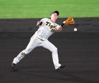 　８回、渡辺諒が落球