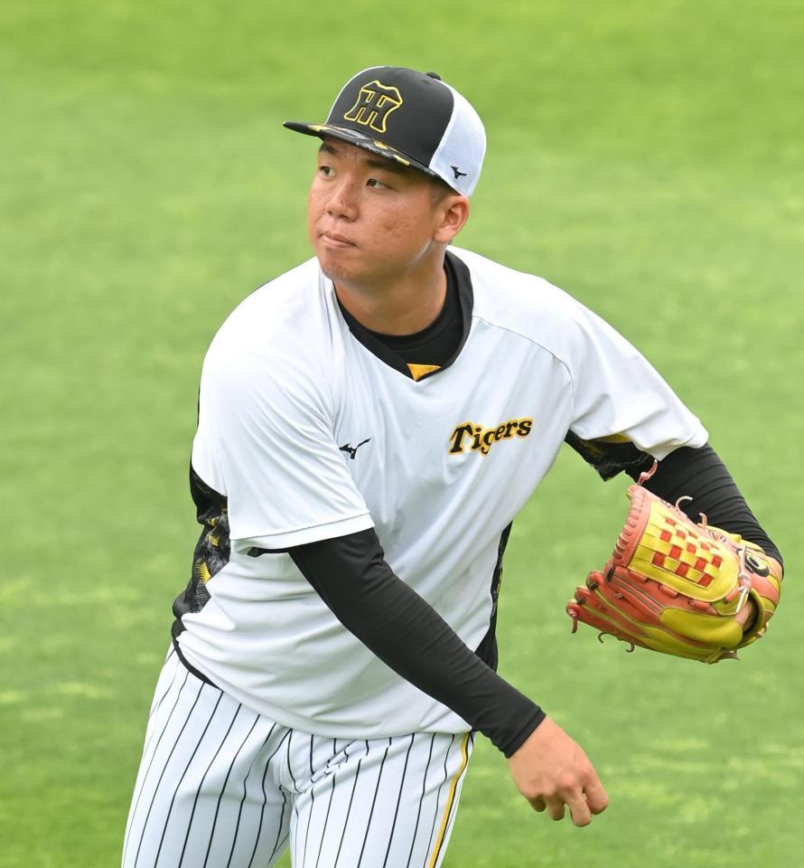 　キャッチボールする村上（撮影・高部洋祐）