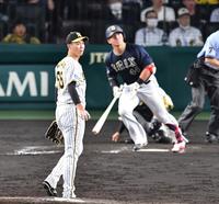 　９回、頓宮に同点ソロを浴びた湯浅（撮影・中田匡峻）