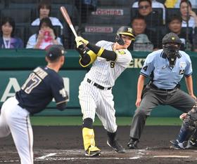 阪神・佐藤輝３戦ぶりスタメン即２点適時打 試合前「仮眠」で