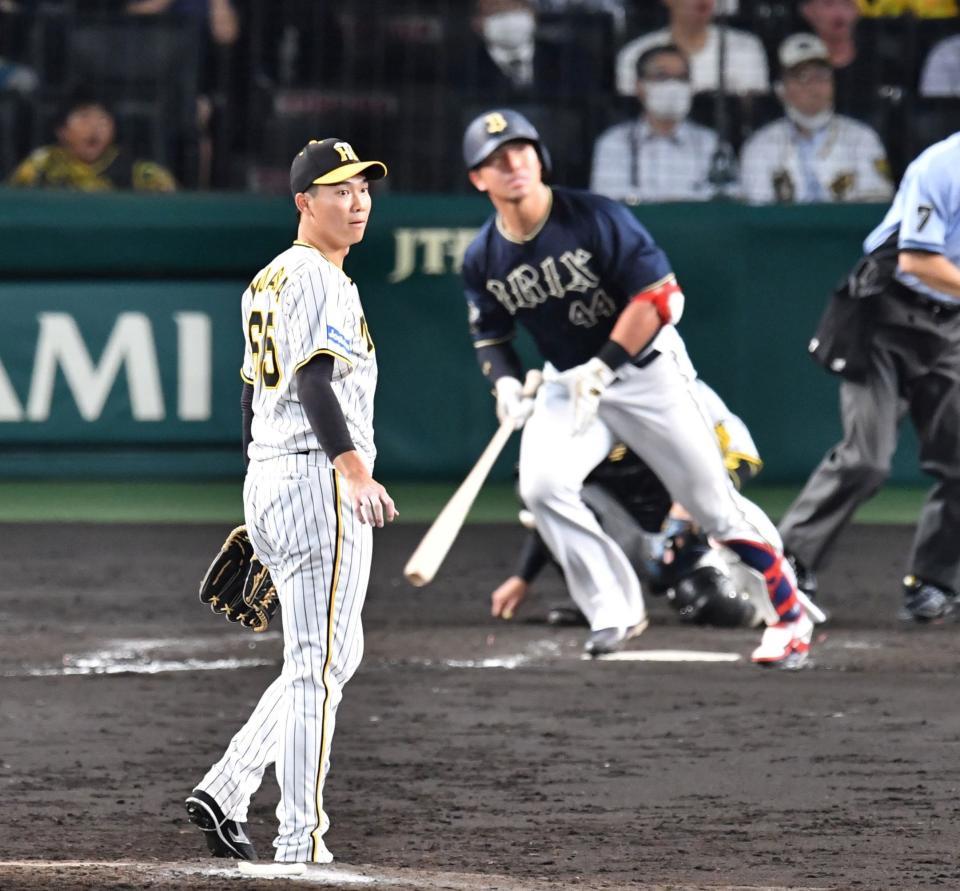 　９回、頓宮に同点ソロを浴びた湯浅（撮影・中田匡峻）