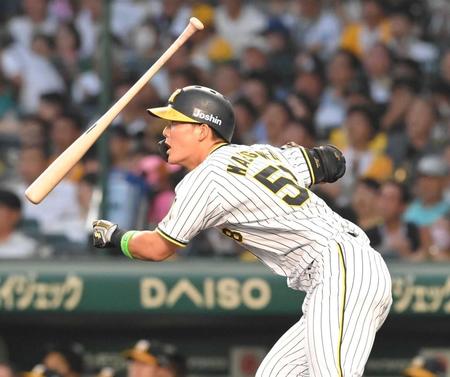 　４回、甲子園初安打を放つ阪神・前川右京（撮影・高部洋祐）