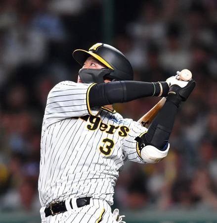 　４回、右飛に倒れた大山（撮影・中田匡峻）