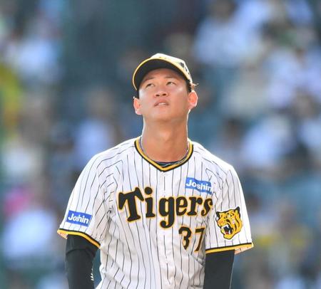 　７回、野村勇に２ランを浴びた及川（撮影・中田匡峻）