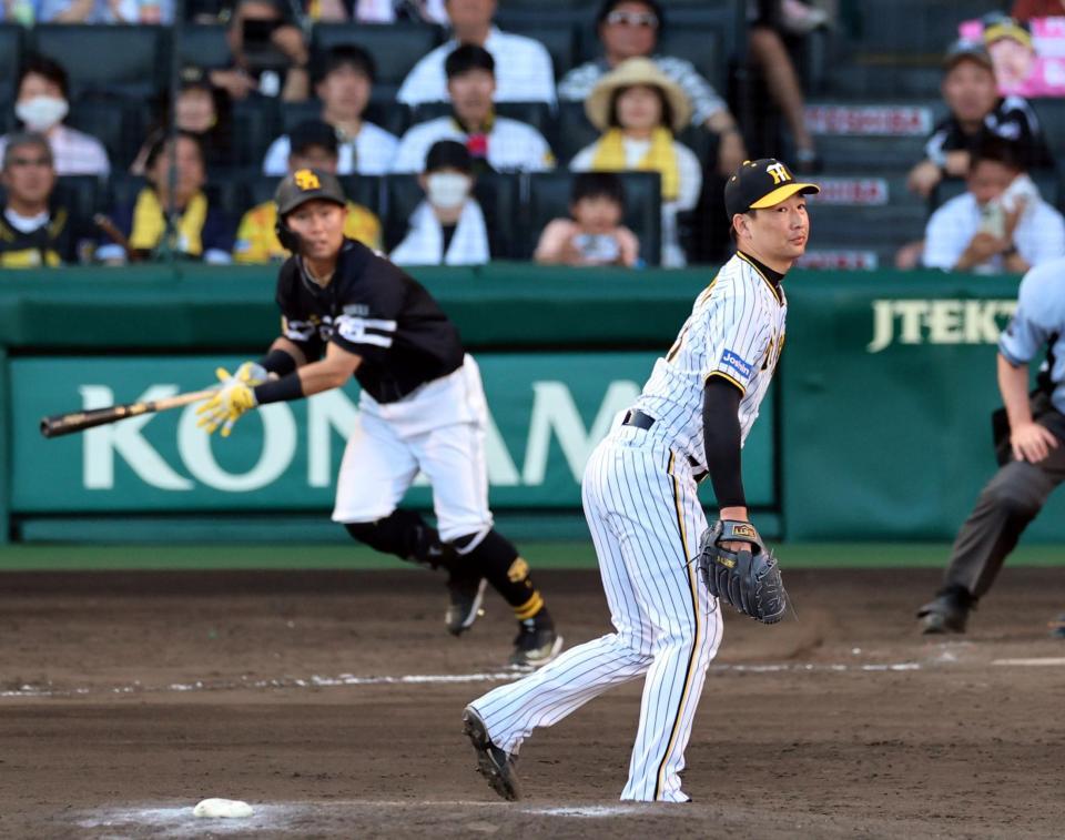 　９回、岩崎は中村晃に逆転適時二塁打を許す（撮影・山口登）