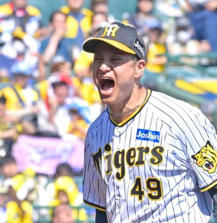 　４回、柳田から空振り三振を奪い、ほえる大竹（撮影・立川洋一郎）