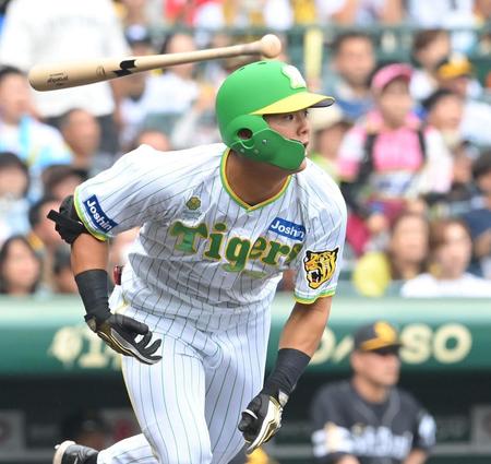 　４回、二塁打を放つ前川（撮影・高部洋祐）