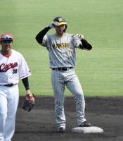 　２回に左前打を放った森下。４打数３安打３打点の活躍を見せた