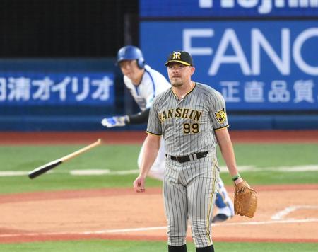 ３回、牧（後方）に中前適時打を打たれたビーズリー（撮影・堀内翔）