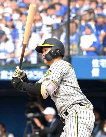 　７回、左前打を放つ森下