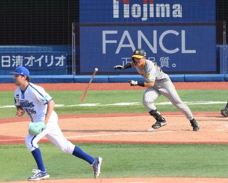 　５回、前川が右前適時打を放つ（撮影・堀内翔）