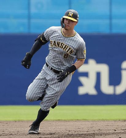 　２回、三塁打を放った佐藤輝