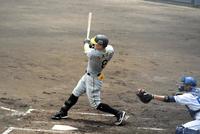 　２軍合流第１打席、初球を中堅フェンス直撃三塁打とした佐藤輝