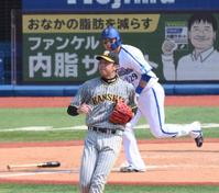 　２回、伊藤に先制の右犠飛を打たれた才木（撮影・堀内翔）