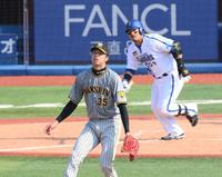 　５回、宮崎に適時二塁打を打たれた才木（撮影・堀内翔）