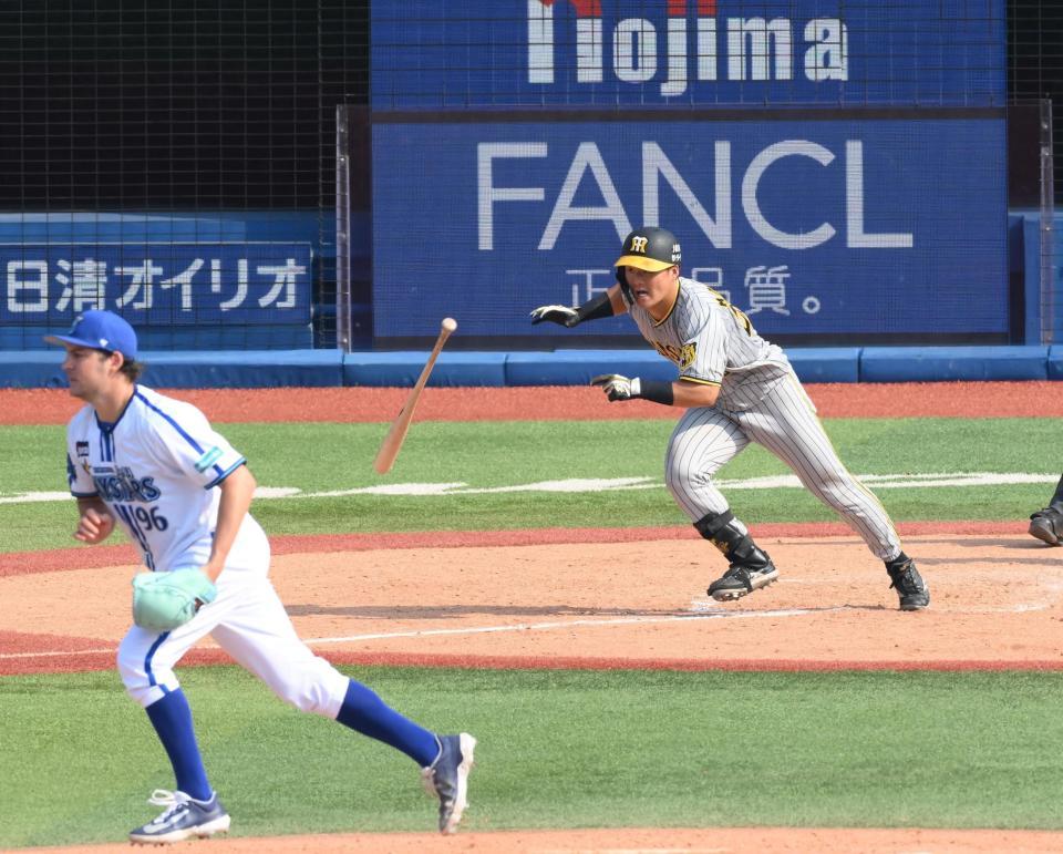 　５回、前川が右前適時打を放つ（撮影・堀内翔）