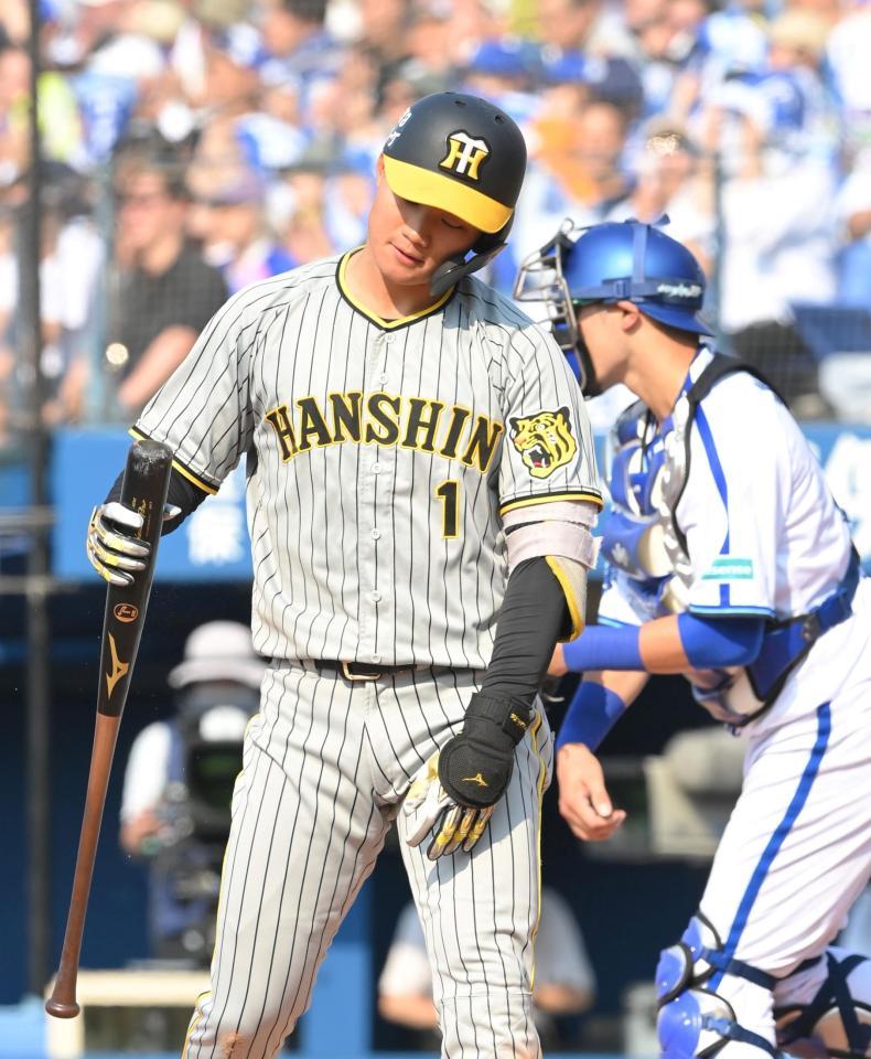 　６回、三振に倒れる森下（撮影・高部洋祐）