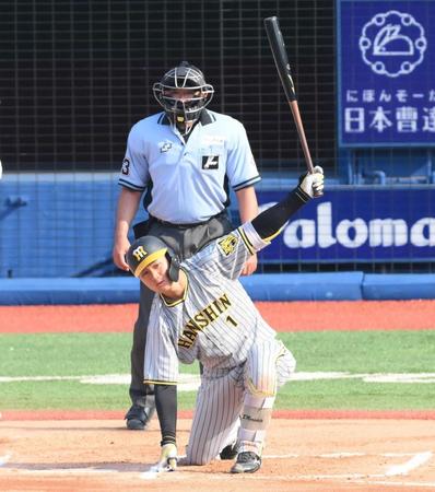 　６回、空振り三振に倒れる森下（撮影・堀内翔）