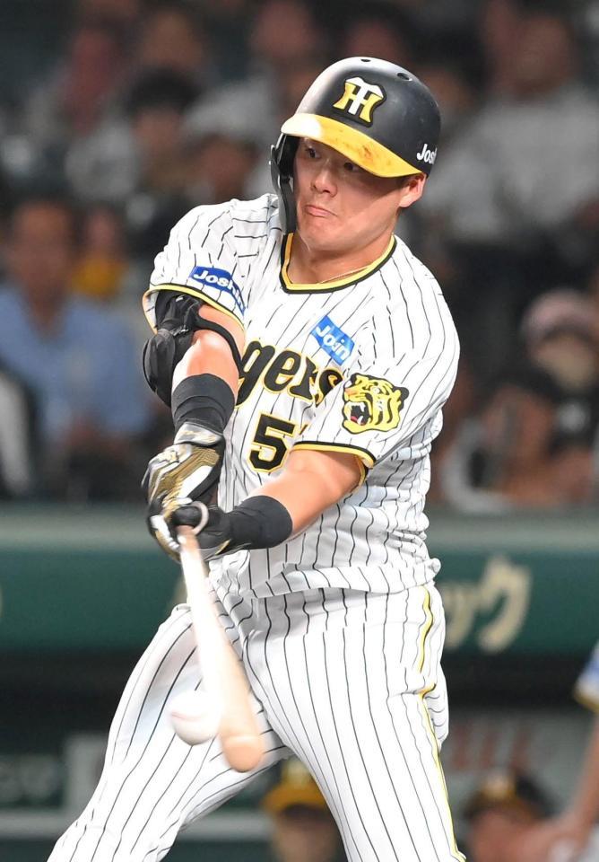 　６回、中前打を放つ前川（撮影・高部洋祐）