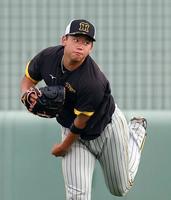 　キャッチボールする門別（撮影・山口登）