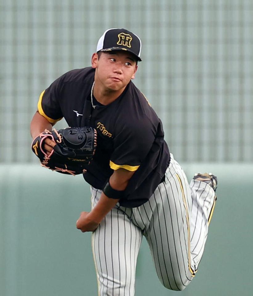 　キャッチボールする門別（撮影・山口登）