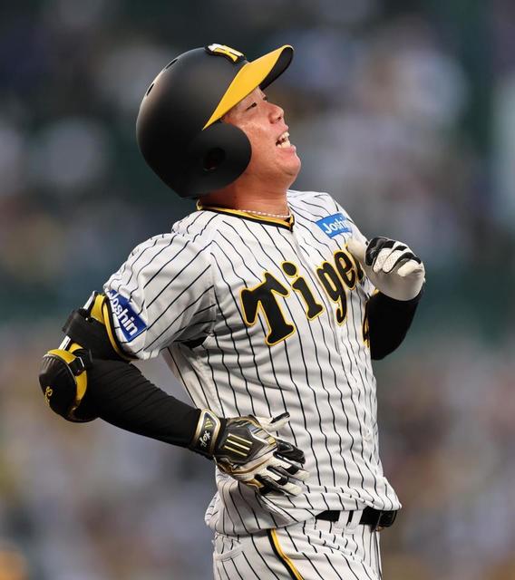 【写真】村上 2打席連続バント失敗の併殺打 頭を抱えたくなる?