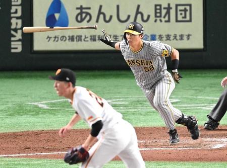 　７回、右前打を放つ前川