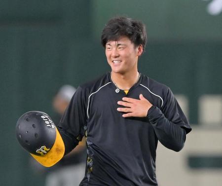 　明るい表情を見せて汗を流す前川（撮影・立川洋一郎）