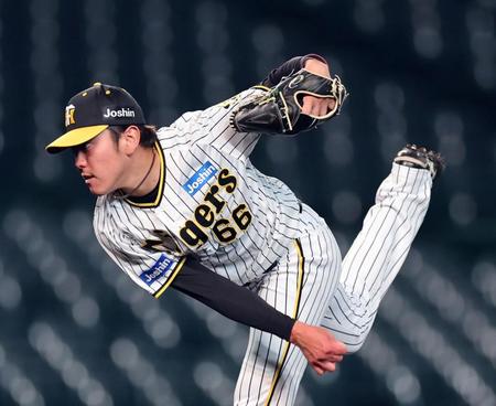 　７回、力投する小川（撮影・山口登）