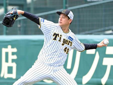 　キャッチボールする大竹