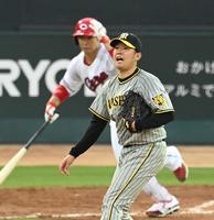 　３回、坂倉にタイムリーを打たれる西勇（撮影・飯室逸平）