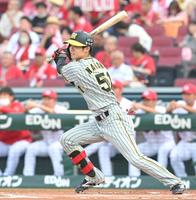 　１回、ショートへの内野安打を放つ中野（撮影・高部洋祐）