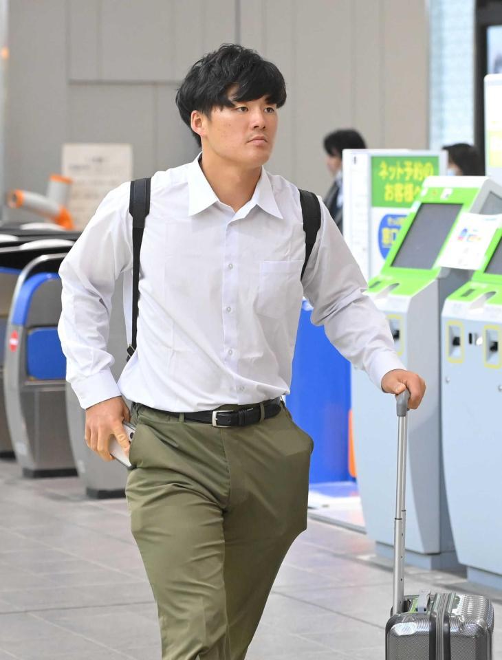 　広島入りする前川