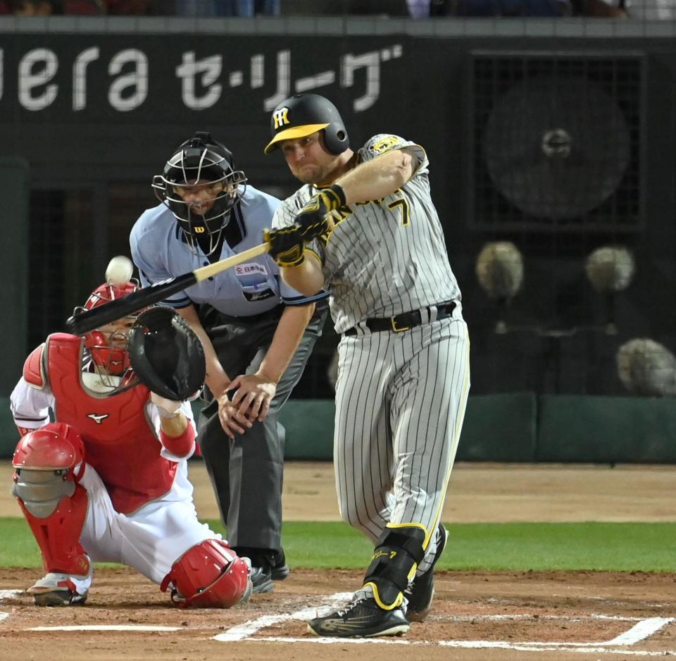 　７回、５号ソロを放つノイジー（撮影・飯室逸平）