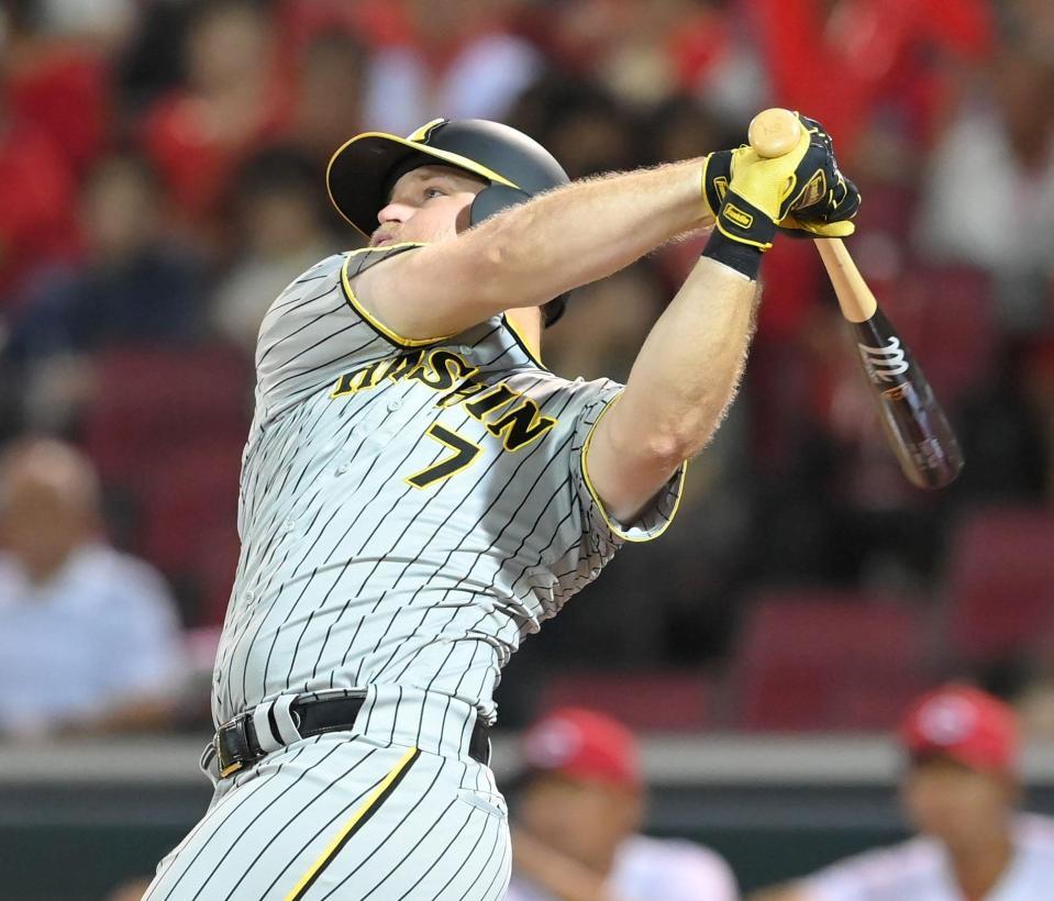 　７回、ソロを放つノイジー（撮影・高部洋祐）