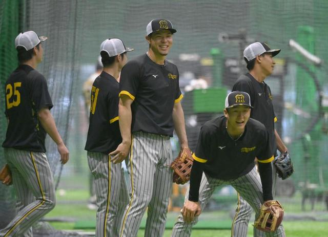 阪神・佐藤輝「5番・三塁」で昇格即スタメン 近本に代わり中堅の島田が1番