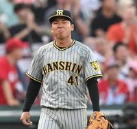 　２回、小園に先制２ランを許し、顔をしかめる村上（撮影・田中太一）