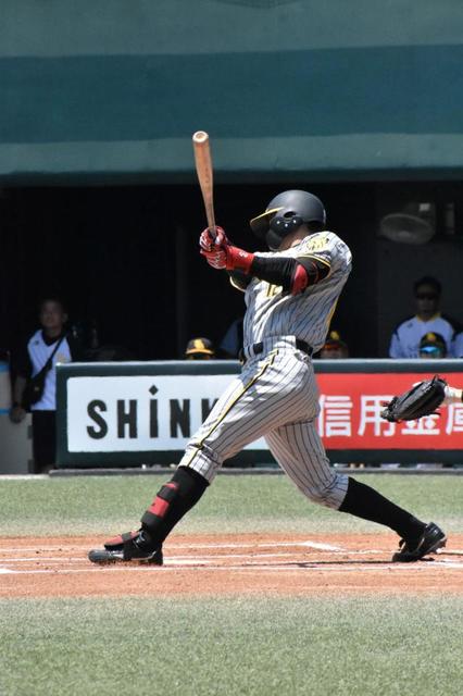 阪神 育成ドラフト1位・野口 地元九州で2軍初アーチ ベンチで仲間から祝福