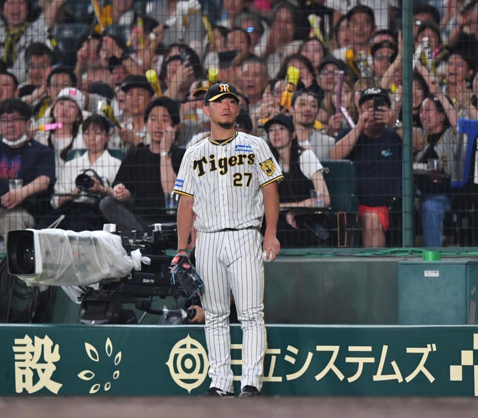 　６回、ミエセスの中飛で勝ち越しと思いきや、二走の大山が三塁でアウトになり、呆然とした表情の伊藤将（撮影・中田匡峻）