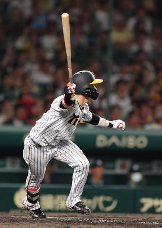 　５回、遊飛に倒れる中野（撮影・山口登）