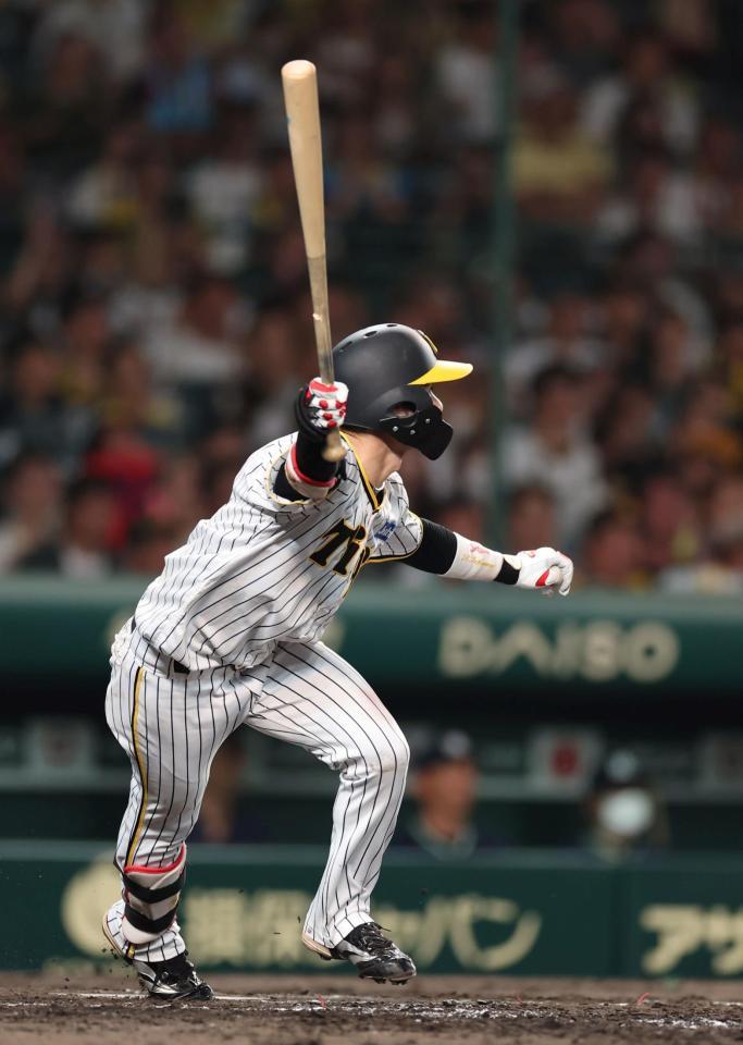 　５回、遊飛に倒れる中野（撮影・山口登）