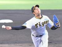 　力投する青柳（撮影・高部洋祐）