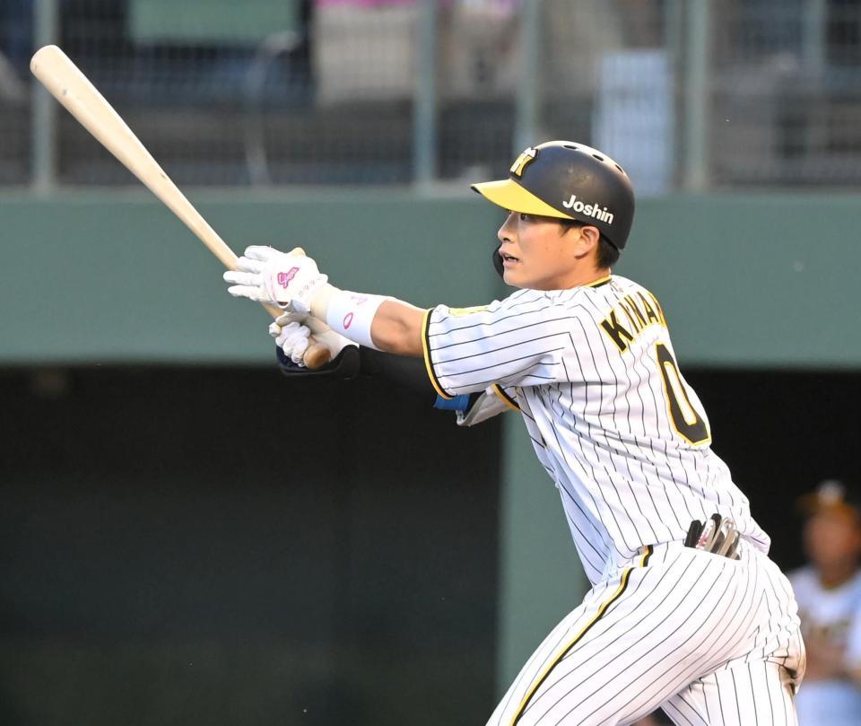 　３回、満塁で走者一掃の適時打を放つ木浪（撮影・高部洋祐）