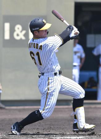 　２回、安打を放つ豊田（撮影・石井剣太郎）