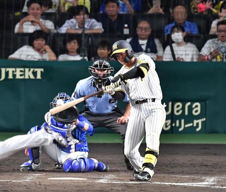　９回、サヨナラ犠飛を決めた森下（撮影・中田匡峻）