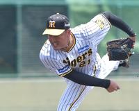 　先発し力投する秋山（撮影・石井剣太郎）