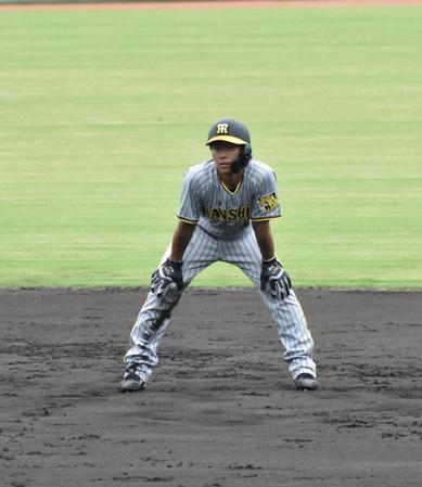 　３回にプロ入り後初盗塁を決めた戸井