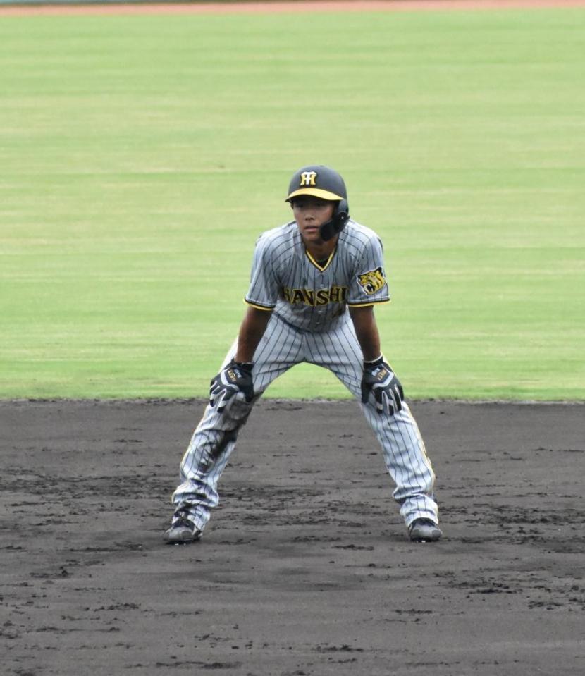 　３回にプロ入り後初盗塁を決めた戸井