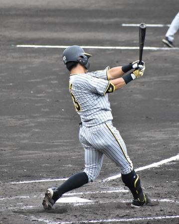 　３回に適時左前打を放った板山